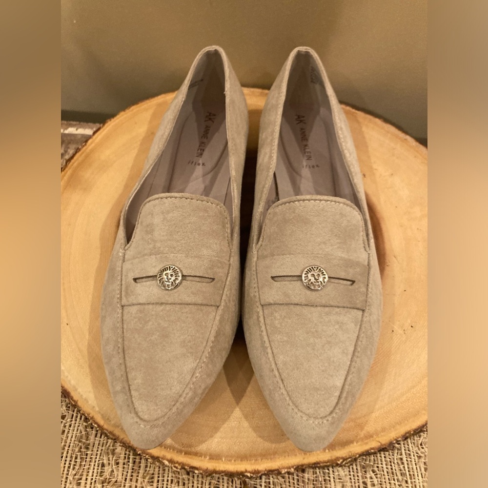 Anne Klein i Flex  Women’s Size 9M Taupe Tan Loafer Dress Flat New